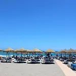 شقة In La Carihuela Near The توريمولينوس